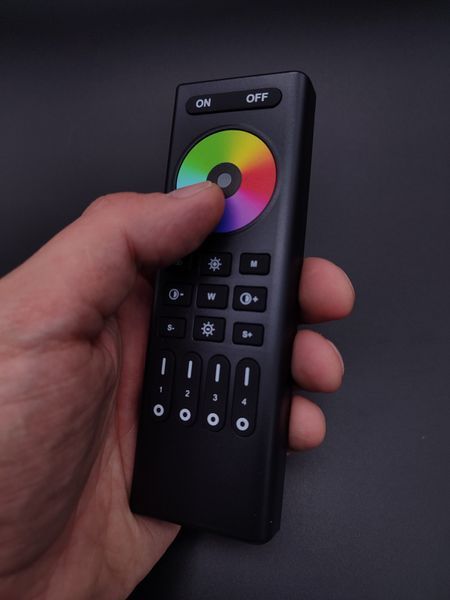 Пульт керування 4-х зонний чорний DIM+RGB+CCT RF 2.4G Mi Light RL03-RFB - постачальник електрообладнання для автоматизації простору Polygon Center